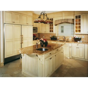 Winchester Square Maple kitchen by Holiday Kitchens