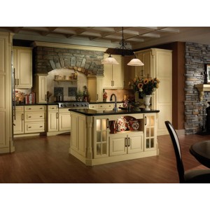 Wyndham Classic kitchen, Cardell Cabinetry